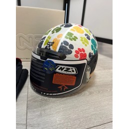 NZI 050269G707 Helix Jr Graphics Pawprints Casco de Moto, Diseño Huellas de Animales de Colores, Talla 50-51 (S)